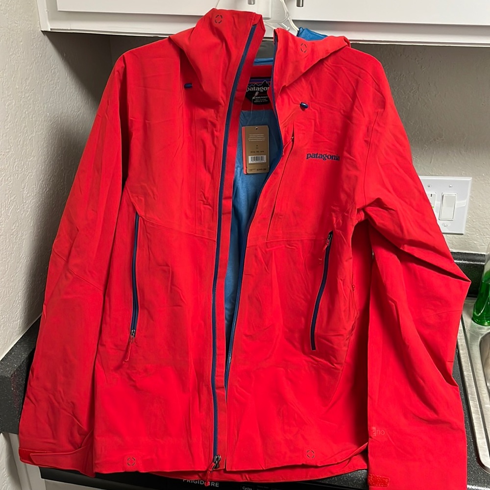 Brand new with tag mens patagonia jacket. Beautiful red! Never worn.
